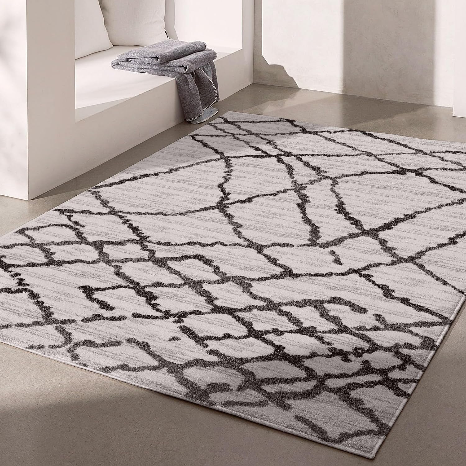 Modern gray and white abstract pattern rug