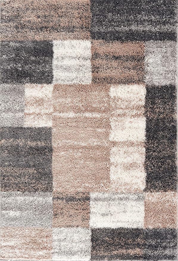 Patterned shag rug with geometric design