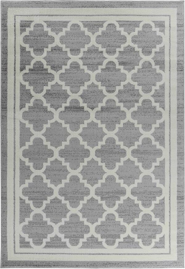 Gray rug with geometric pattern design