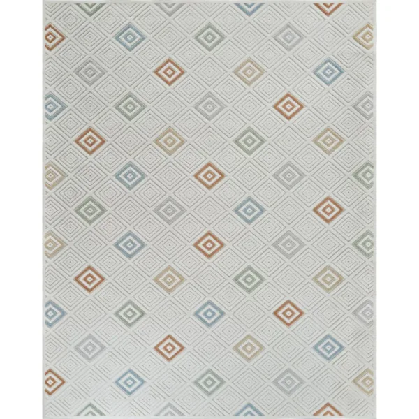 Patterned rug with geometric diamond shapes