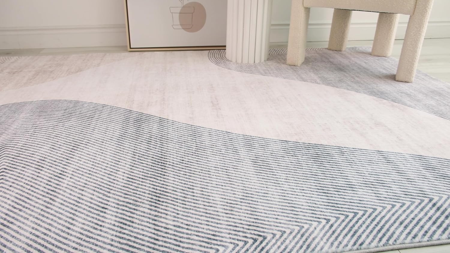 Modern rug with abstract wavy lines design