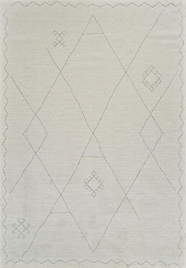 Geometric pattern on light textured rug